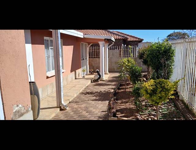3 BEDROOM HOUSE FOR SALE IN SOSHANGUVE SOUTH